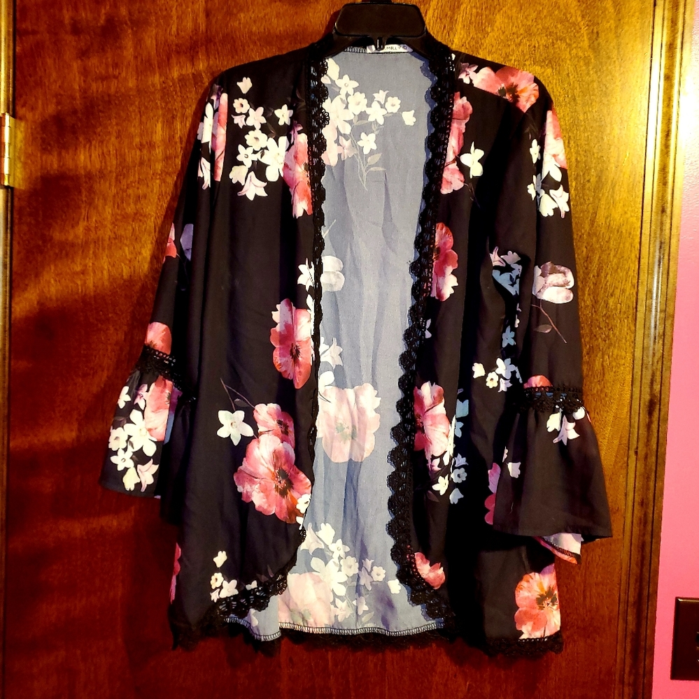 Pink Milly Floral kimono/cardigan.